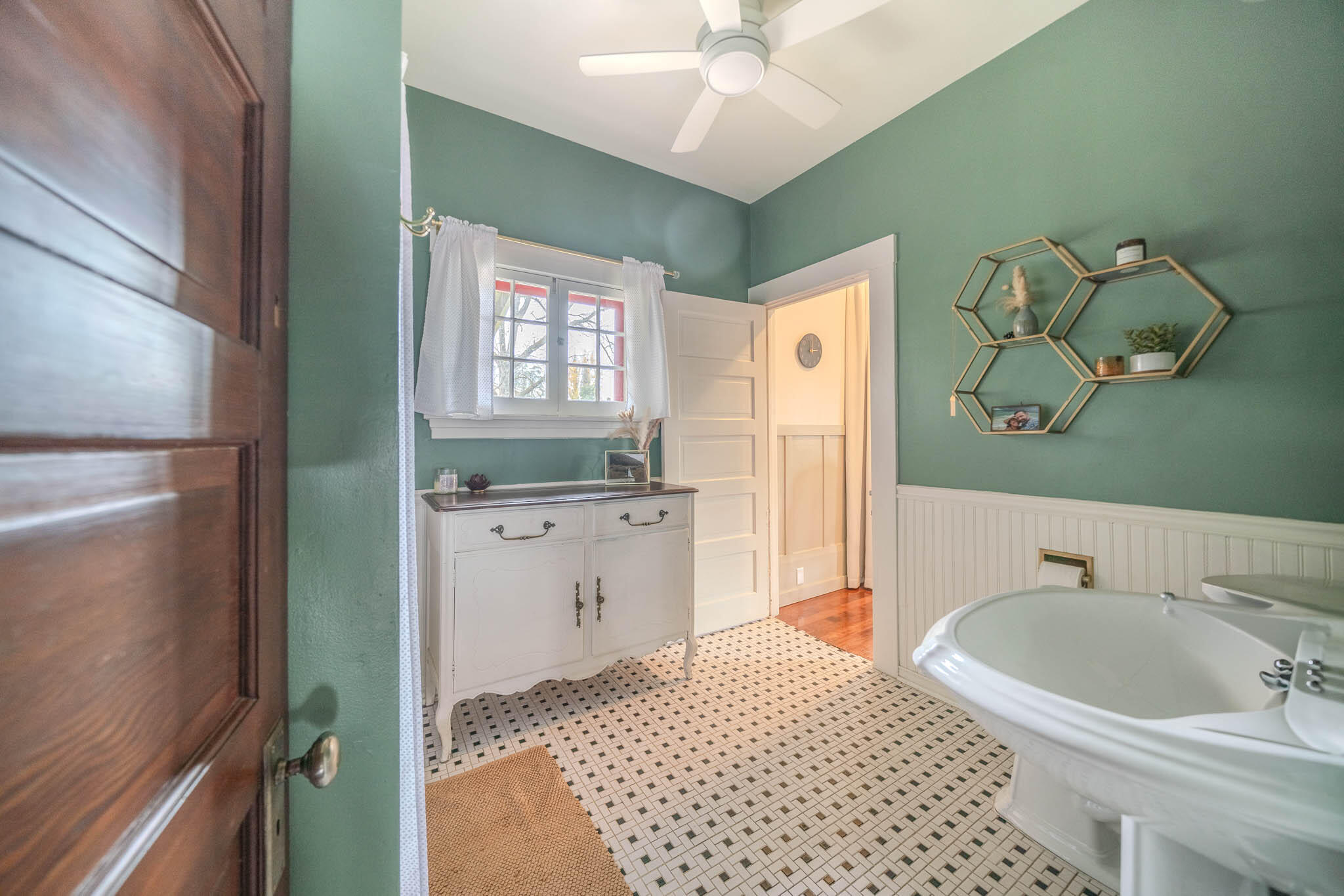 737 N Willis St, Visalia, CA 93291