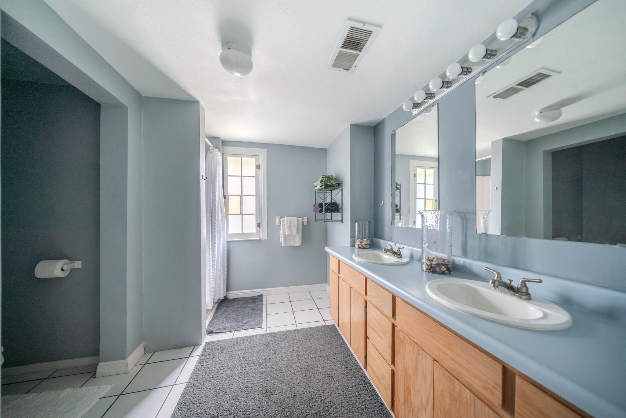 737 N Willis St, Visalia, CA 93291