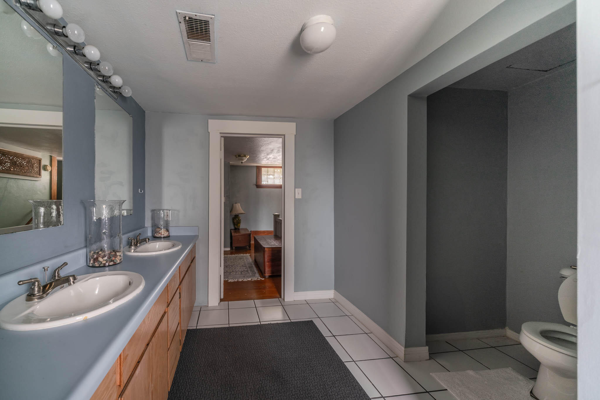 737 N Willis St, Visalia, CA 93291