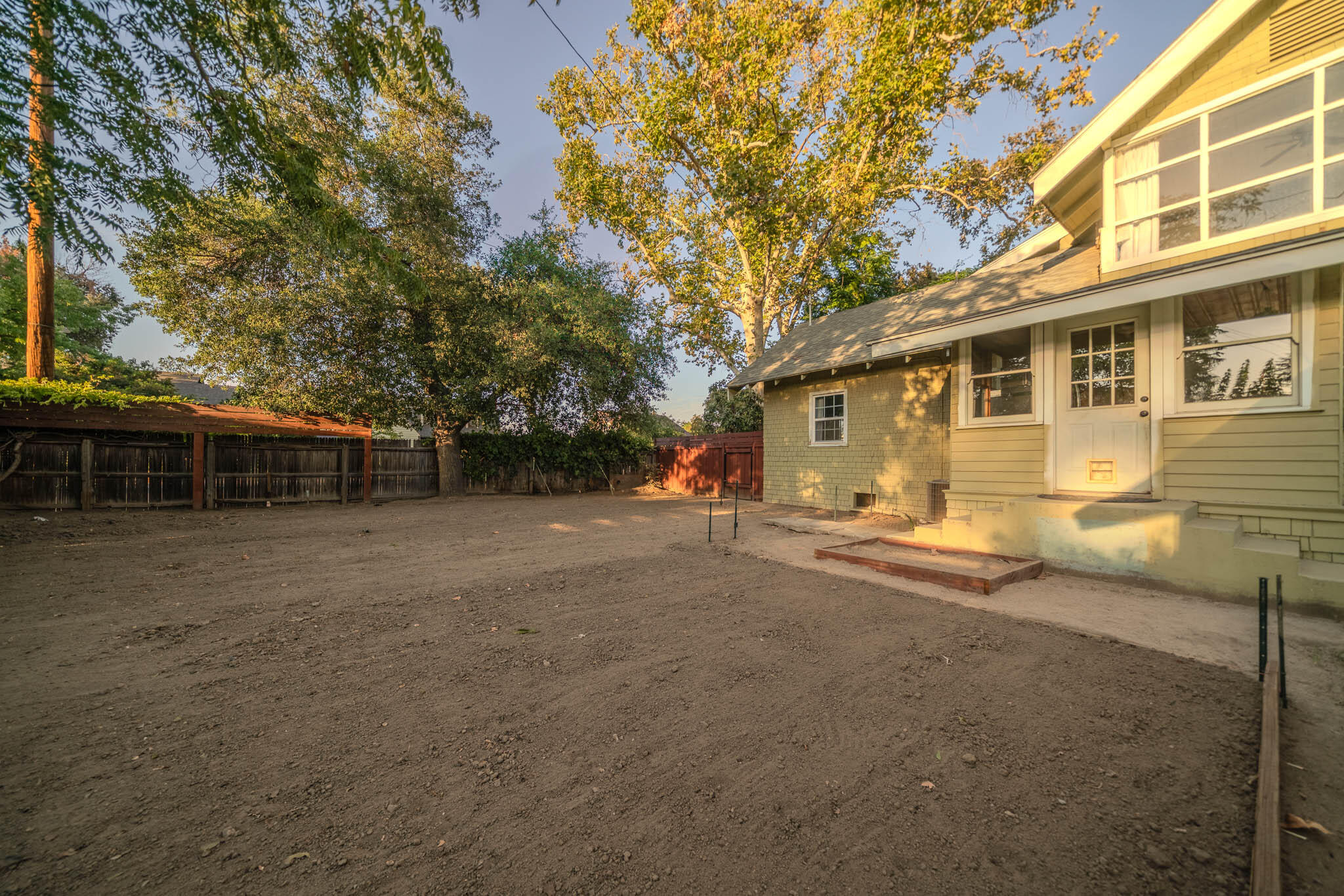 737 N Willis St, Visalia, CA 93291