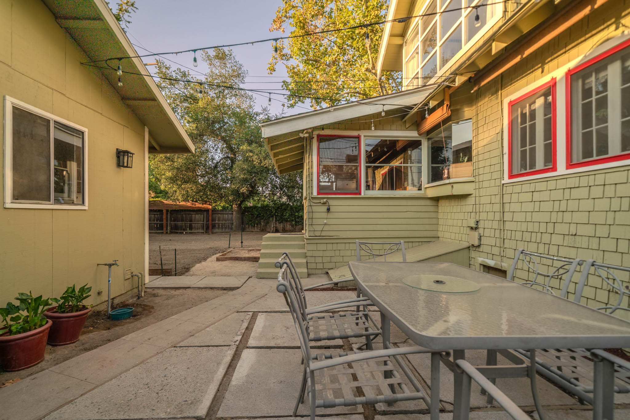 737 N Willis St, Visalia, CA 93291