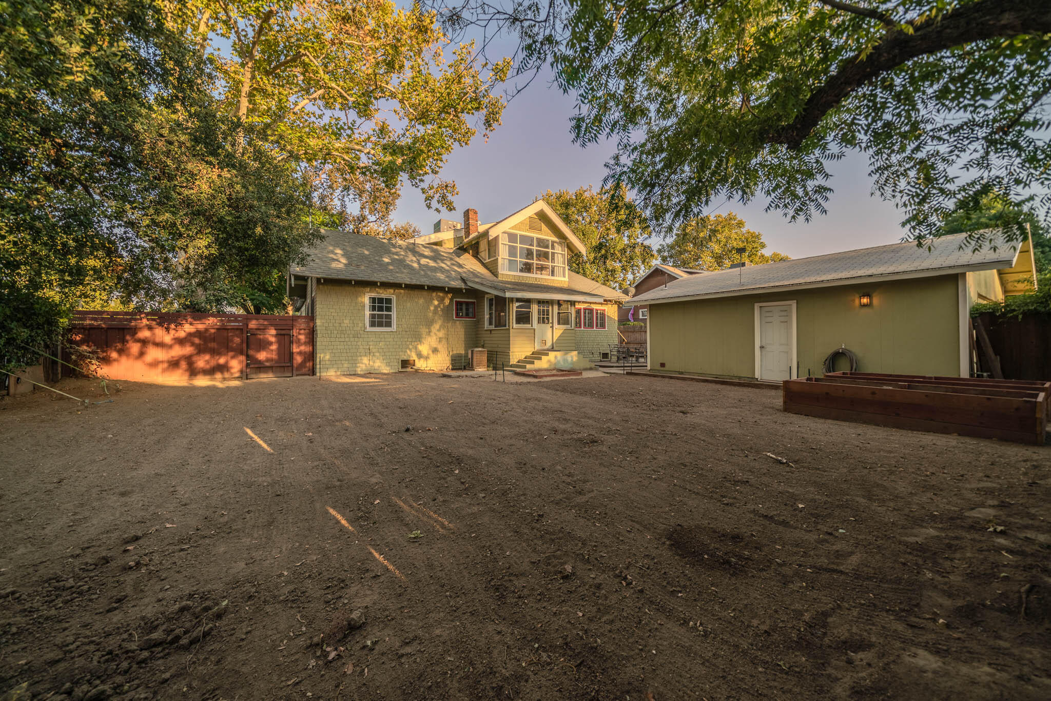 737 N Willis St, Visalia, CA 93291