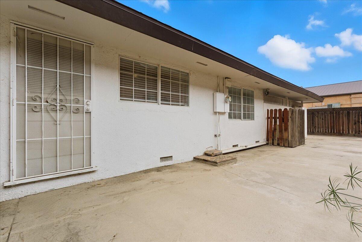 396 N 3rd St, Porterville, CA 93257