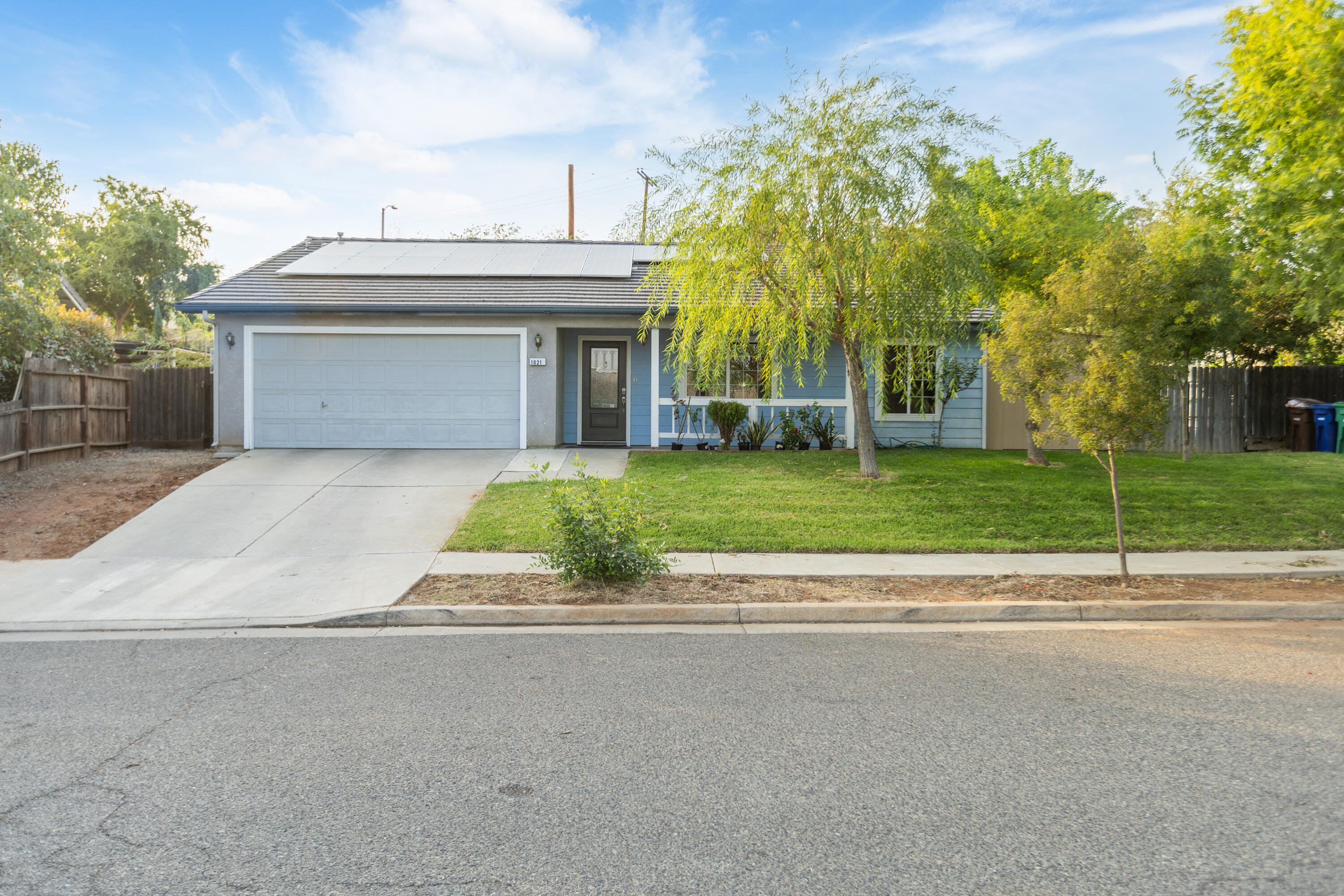 1021 Princeton Ave, Lindsay, CA 93247