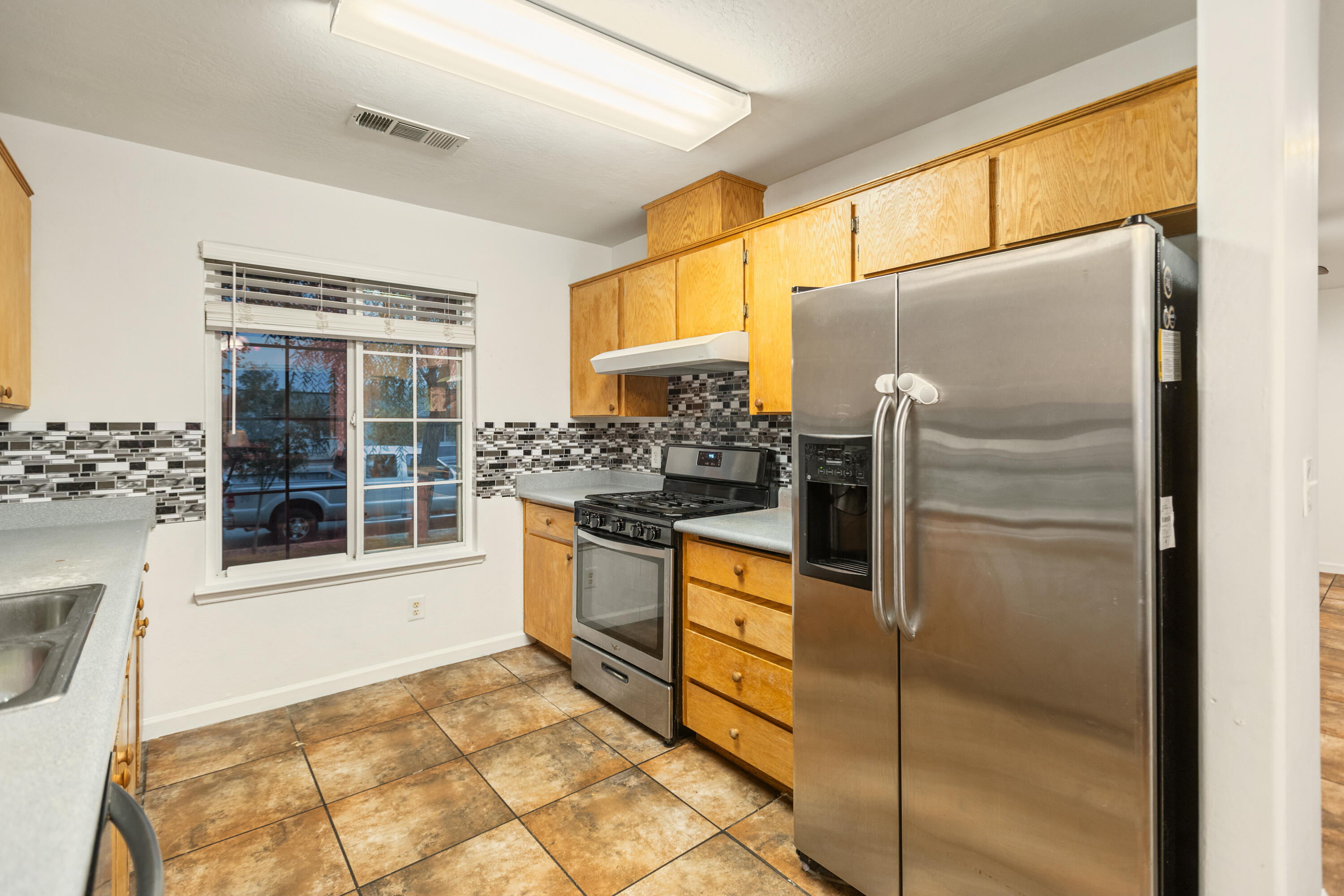 1021 Princeton Ave, Lindsay, CA 93247