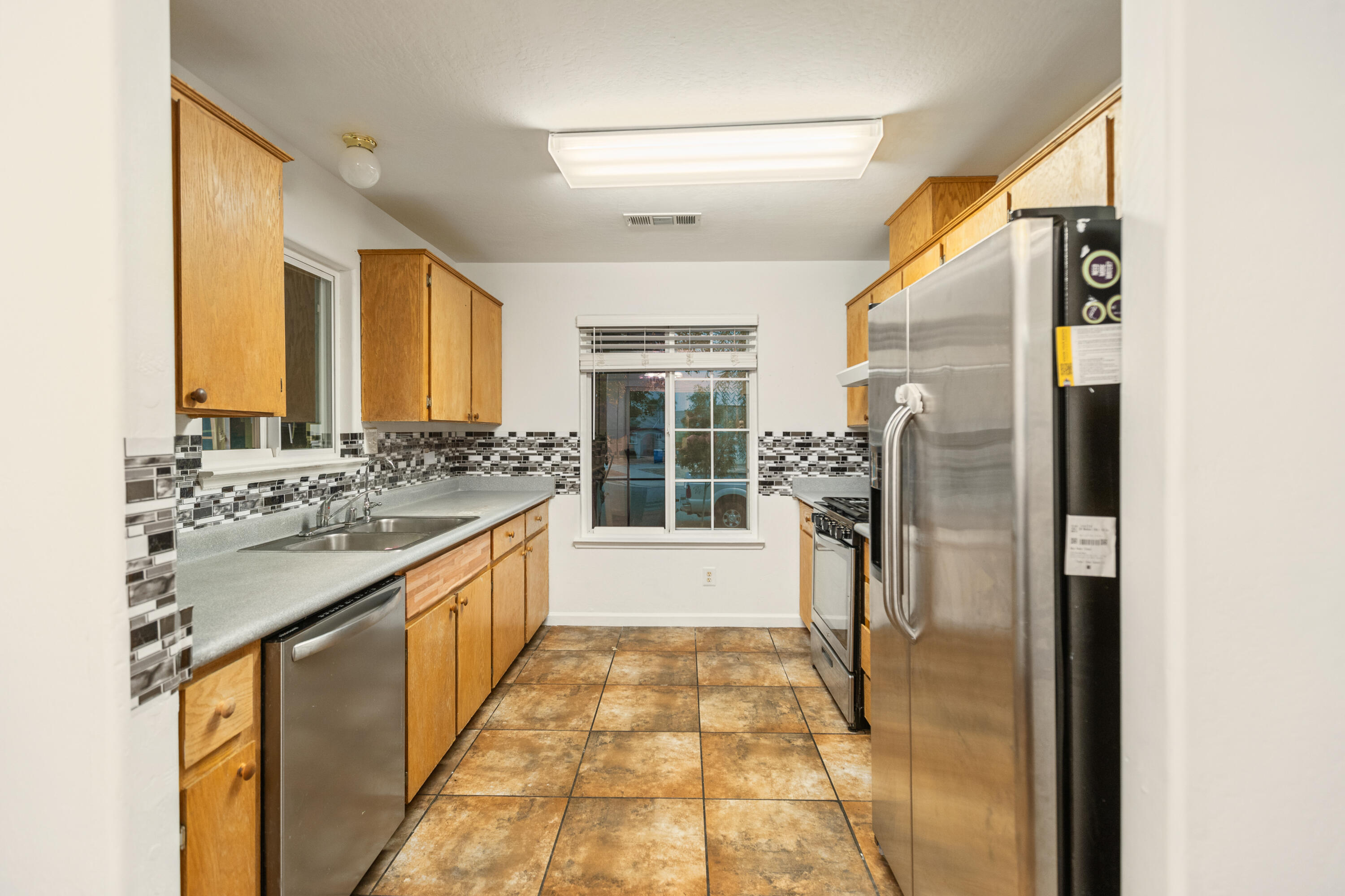 1021 Princeton Ave, Lindsay, CA 93247