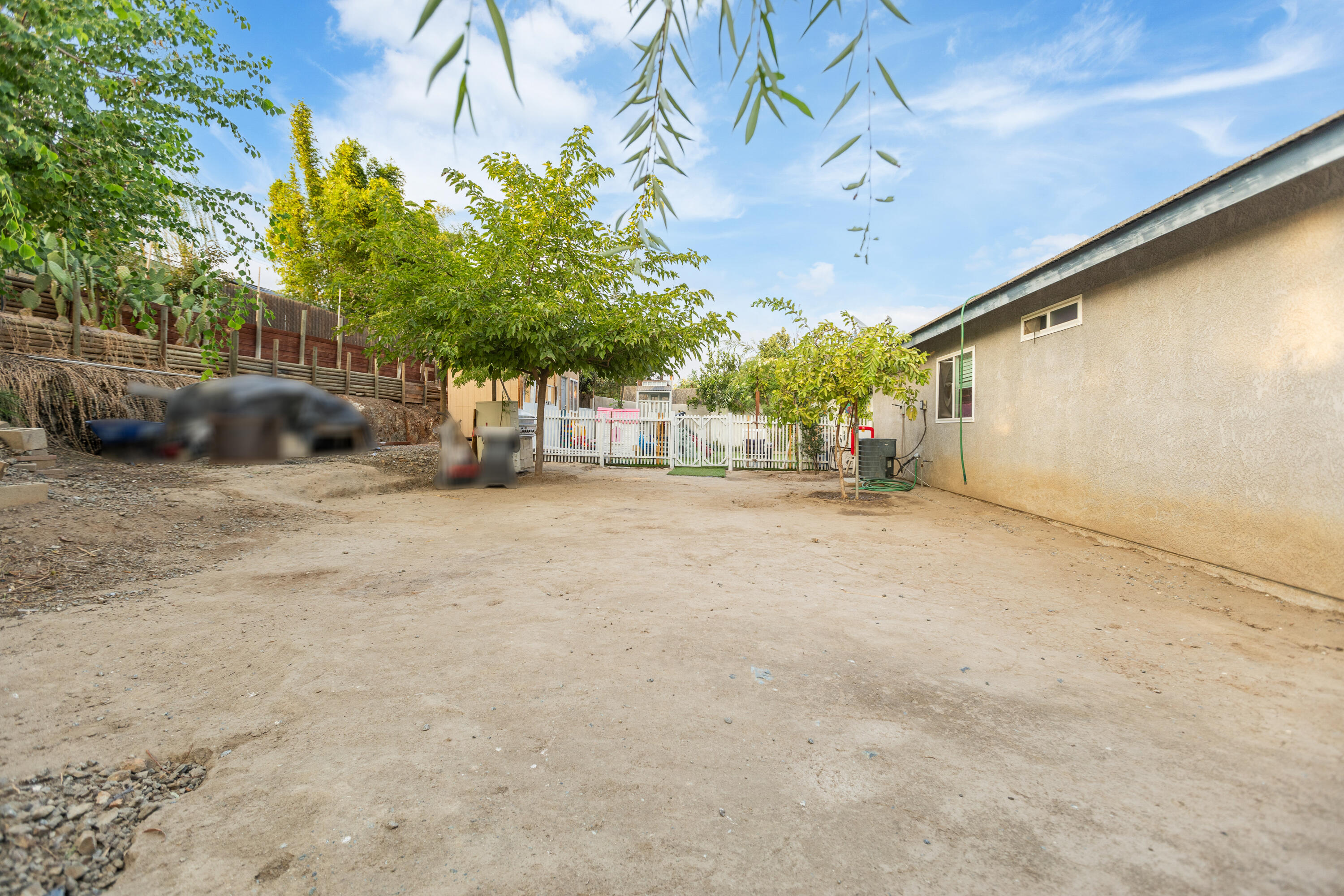 1021 Princeton Ave, Lindsay, CA 93247