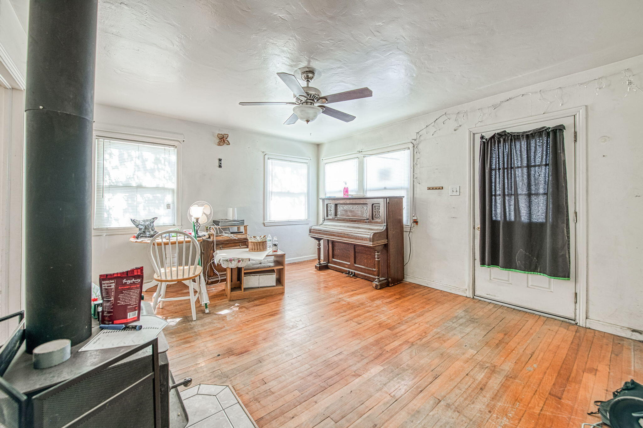 908 S Clark St, Visalia, CA 93292