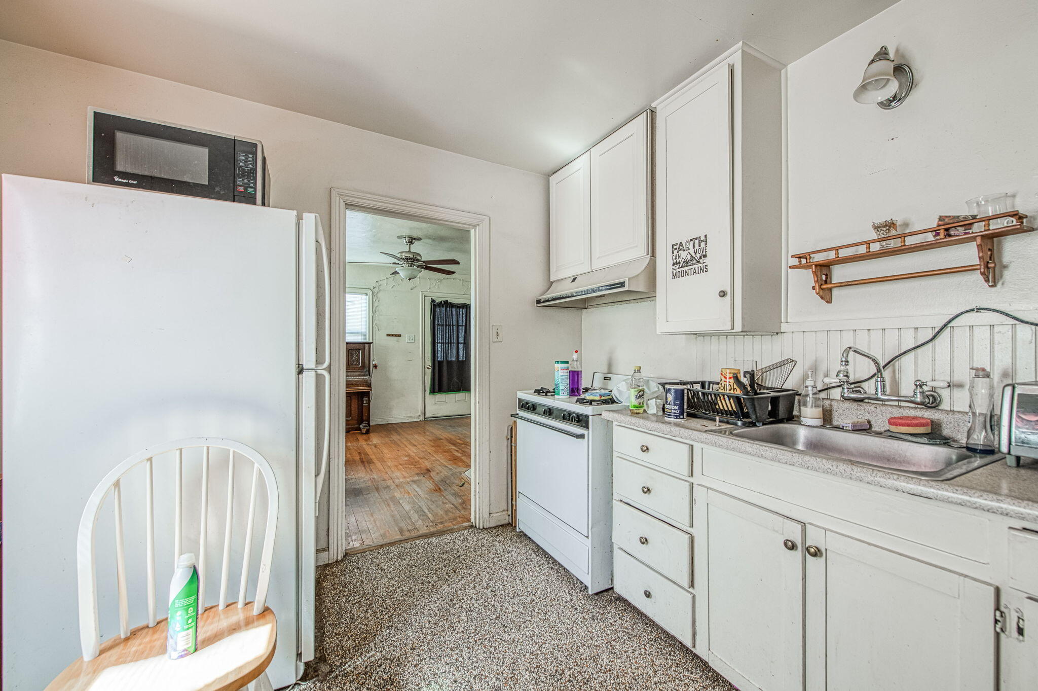 908 S Clark St, Visalia, CA 93292