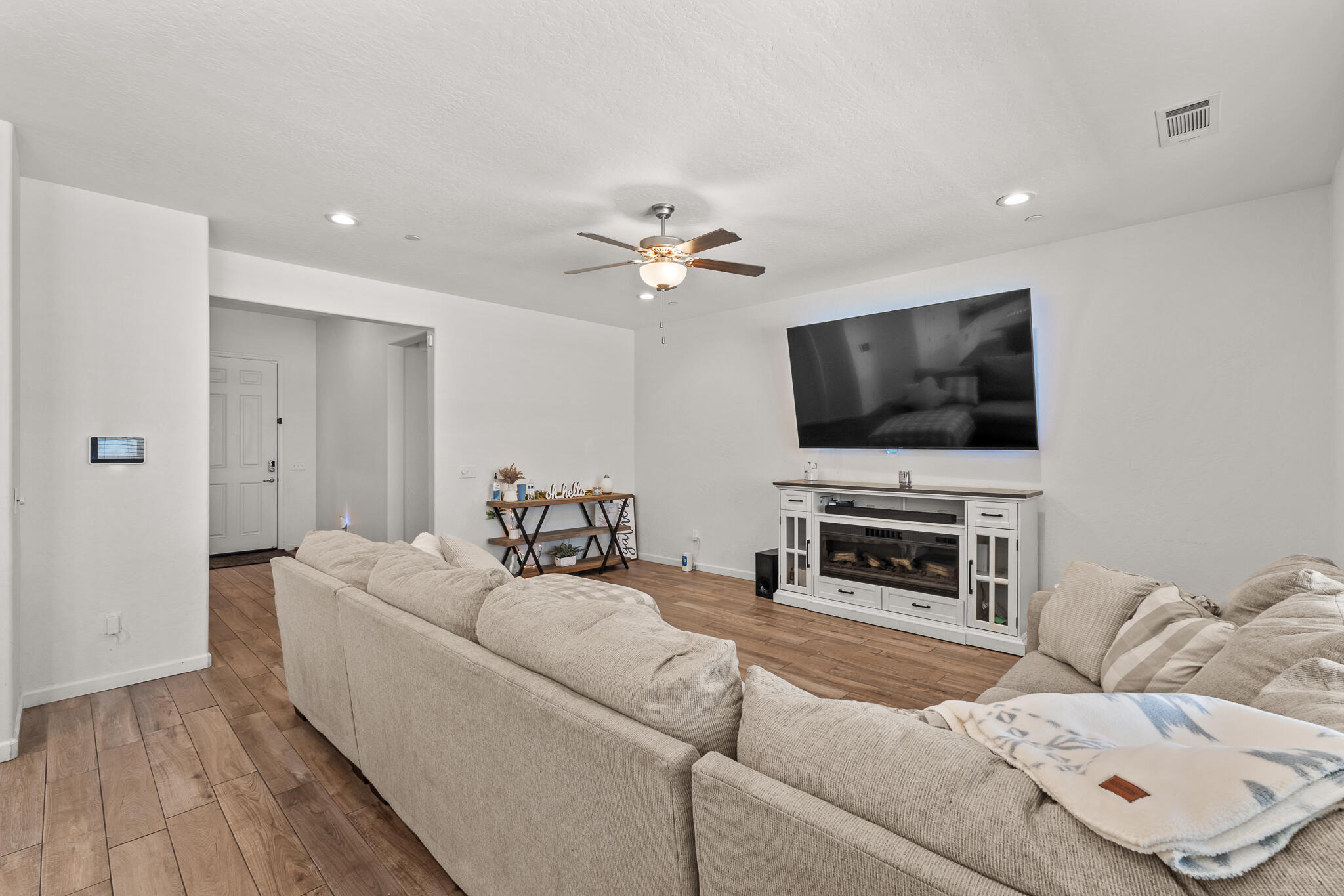 3637 Luke St, Tulare, CA 93274