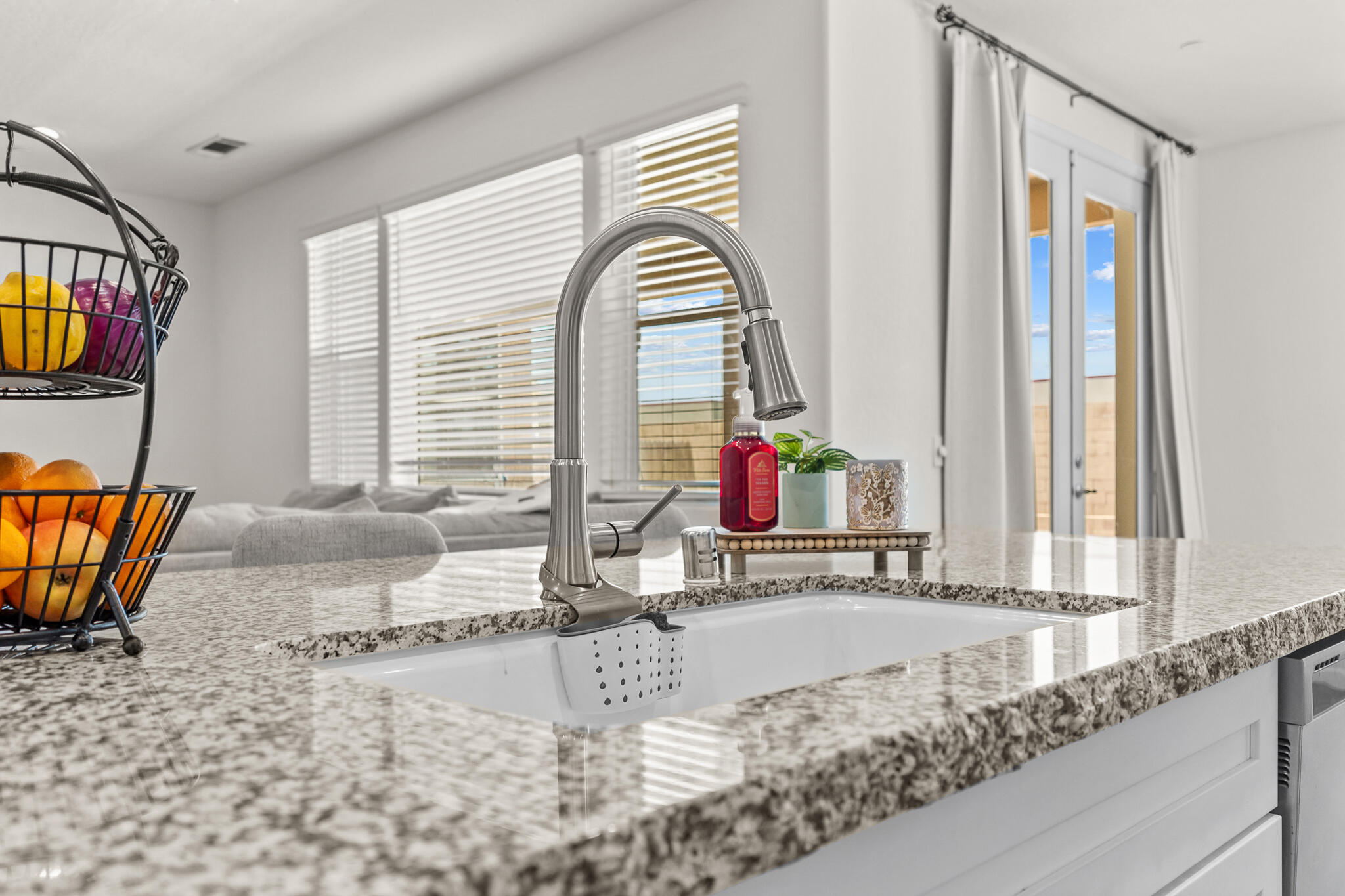 3637 Luke St, Tulare, CA 93274