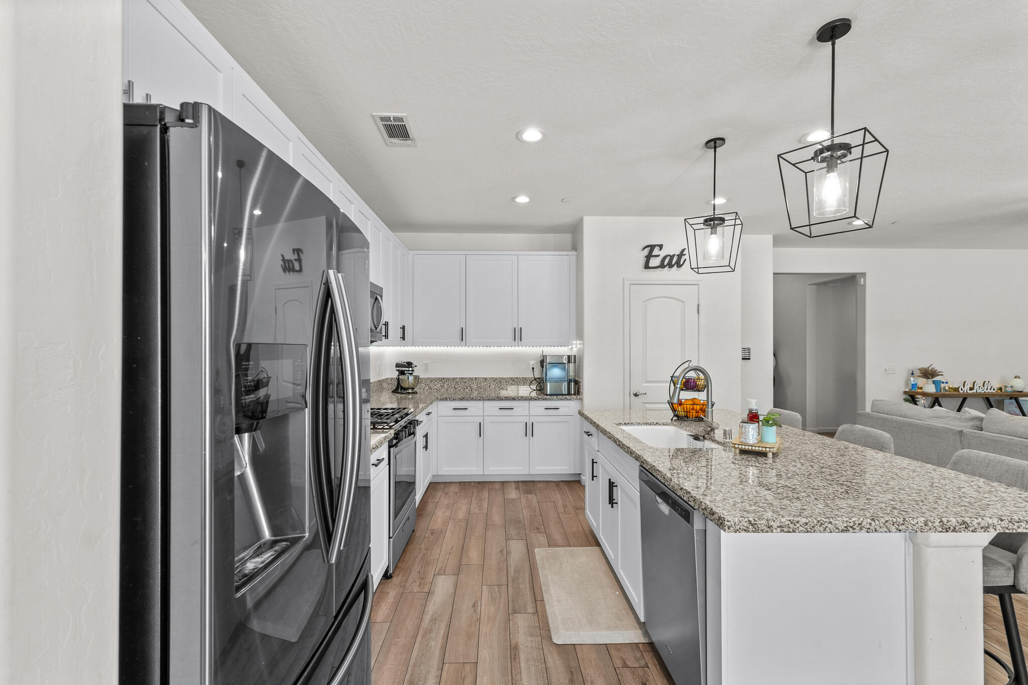 3637 Luke St, Tulare, CA 93274