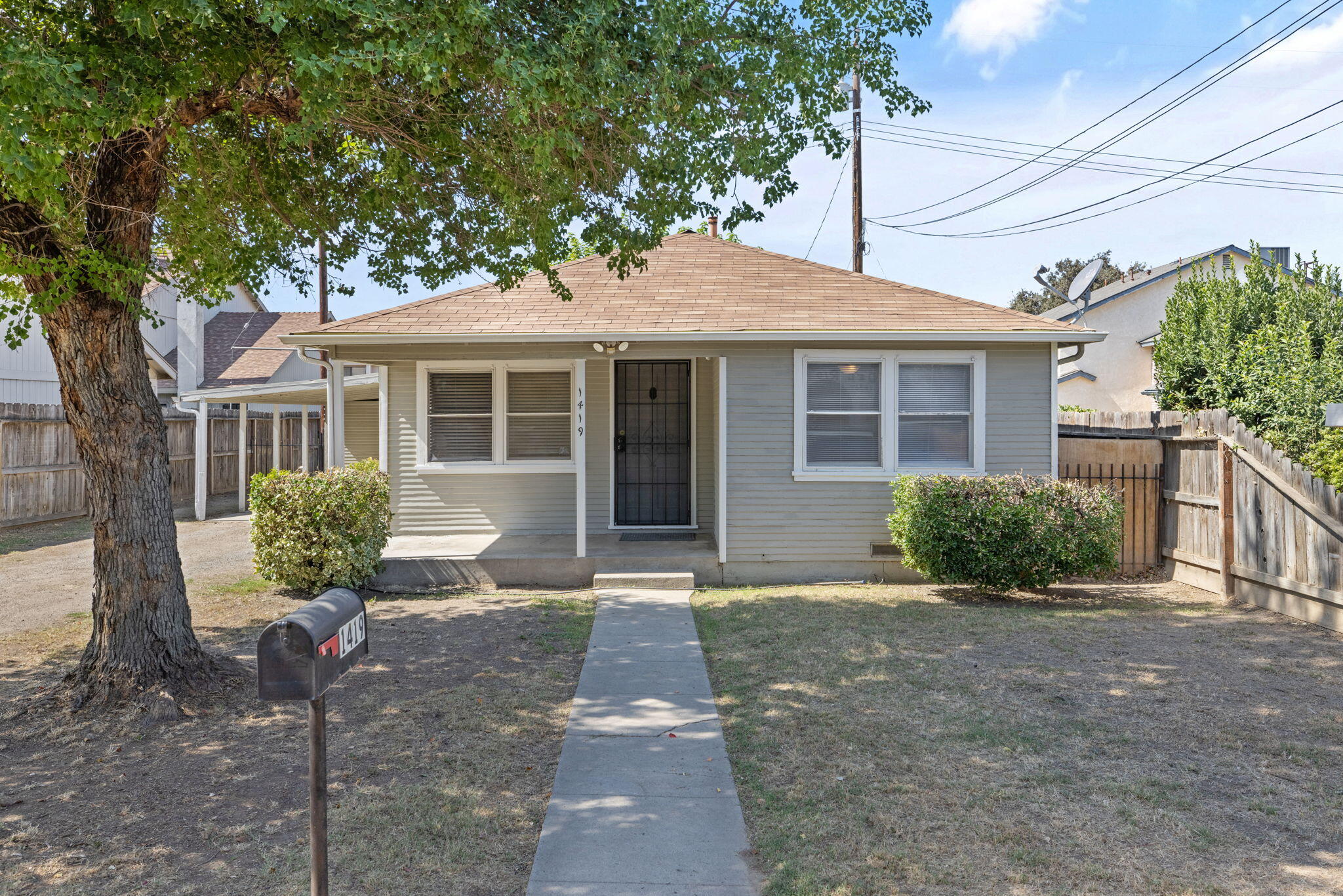 1419 S Crowe St, Visalia, CA 93277