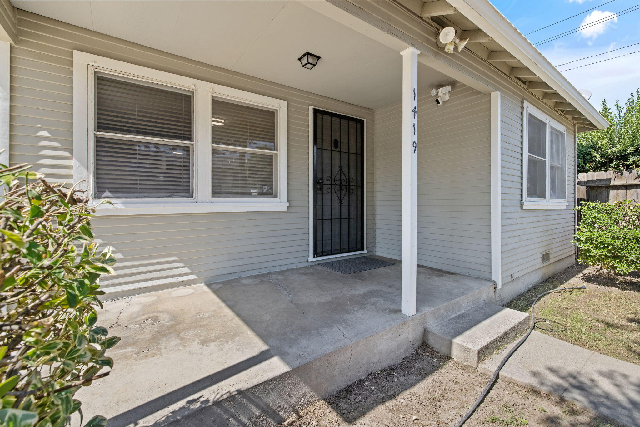 1419 S Crowe St, Visalia, CA 93277