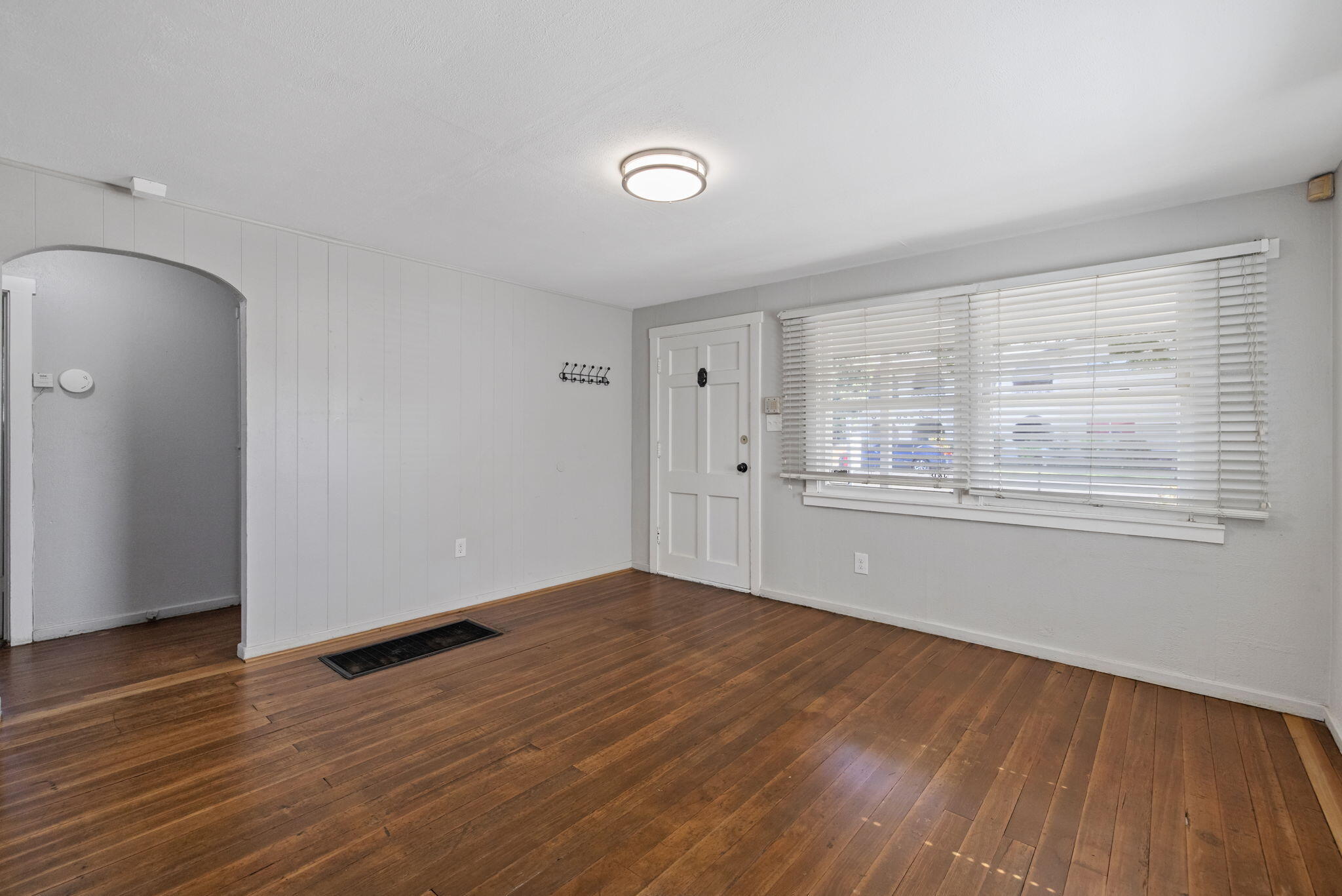 1419 S Crowe St, Visalia, CA 93277