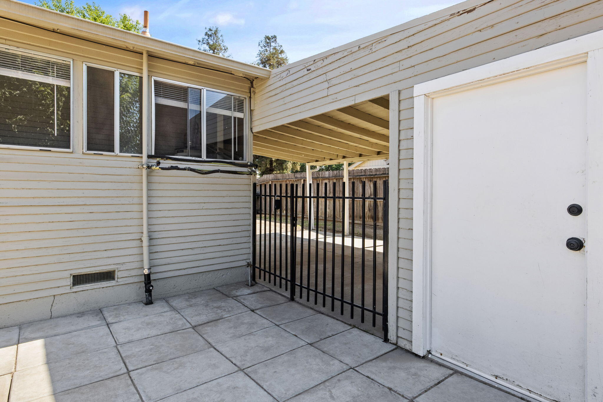 1419 S Crowe St, Visalia, CA 93277