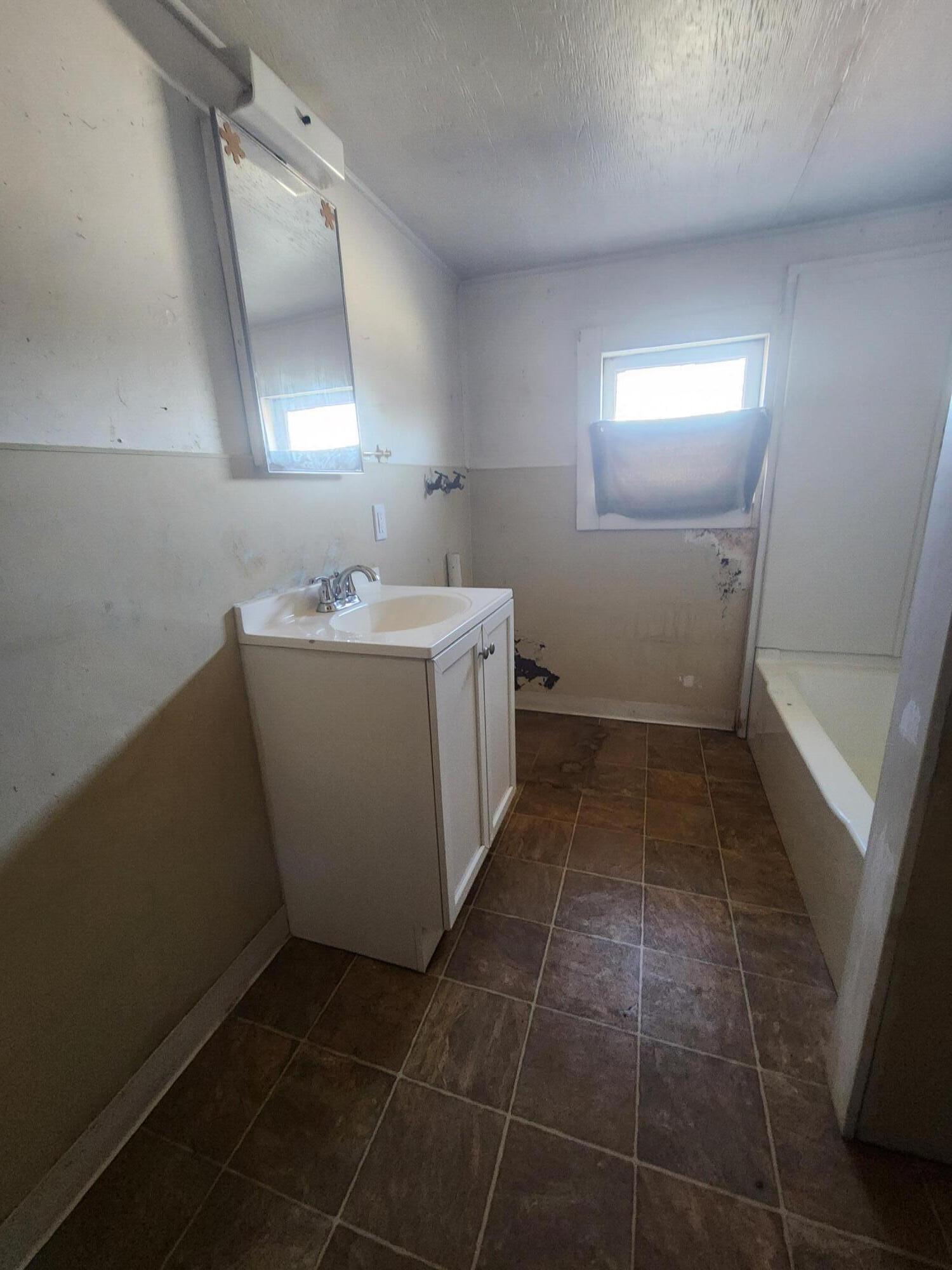 333 S D St, Tulare, CA 93274