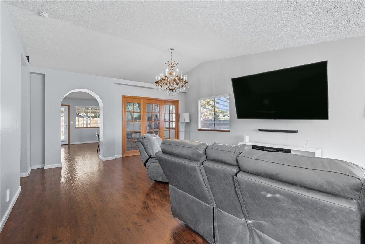 2202 Cottonwood Ct, Hanford, CA 93230