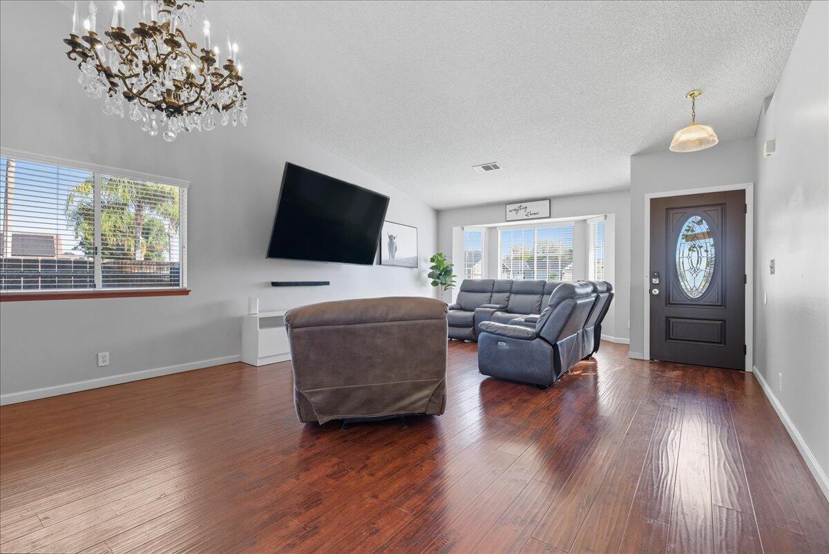 2202 Cottonwood Ct, Hanford, CA 93230