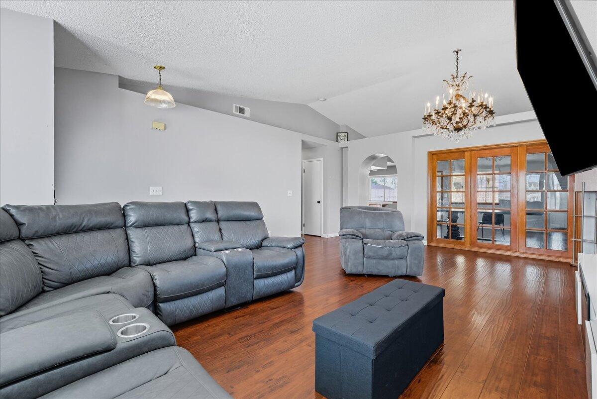 2202 Cottonwood Ct, Hanford, CA 93230