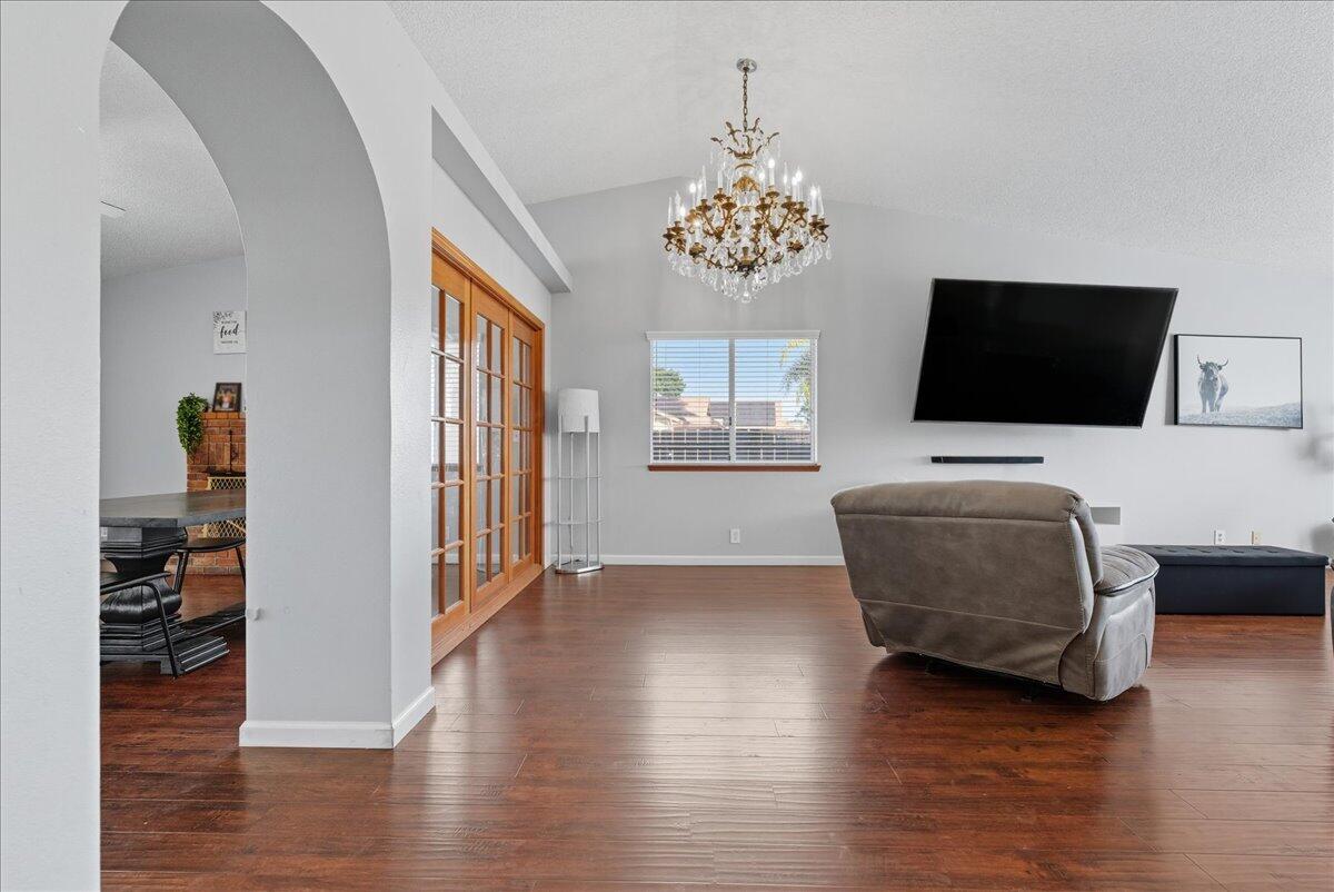 2202 Cottonwood Ct, Hanford, CA 93230