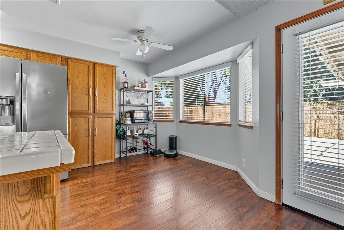 2202 Cottonwood Ct, Hanford, CA 93230