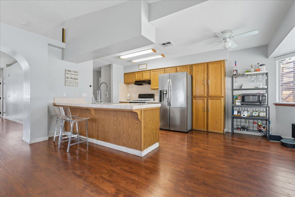 2202 Cottonwood Ct, Hanford, CA 93230