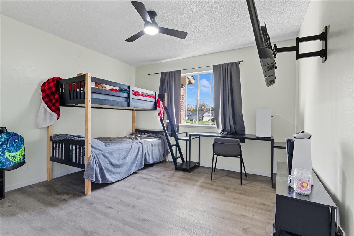 2202 Cottonwood Ct, Hanford, CA 93230