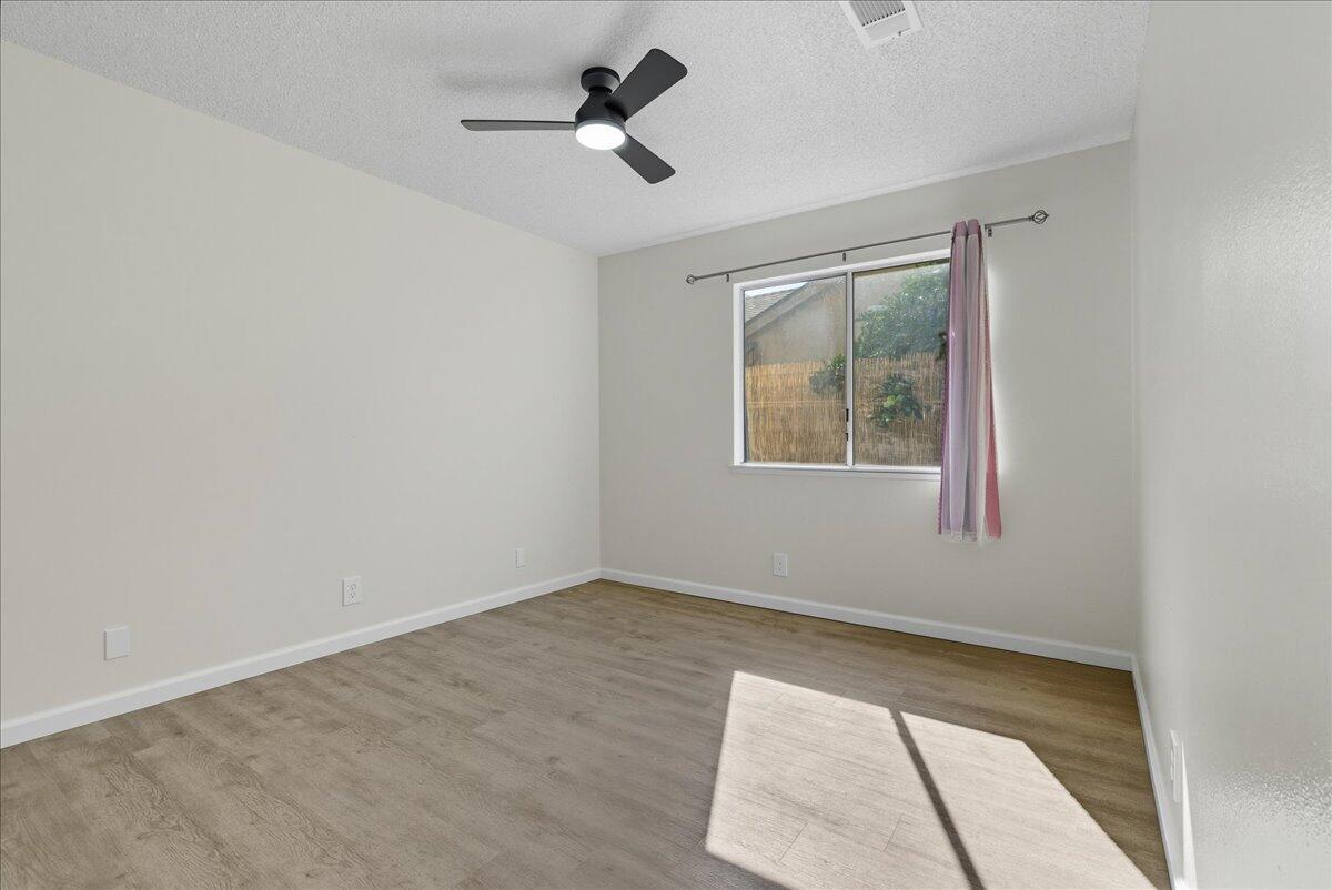 2202 Cottonwood Ct, Hanford, CA 93230