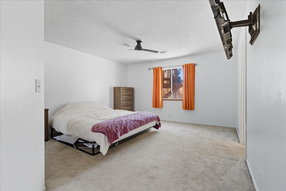 2202 Cottonwood Ct, Hanford, CA 93230