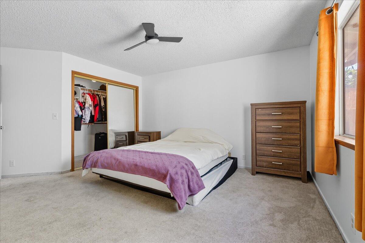 2202 Cottonwood Ct, Hanford, CA 93230