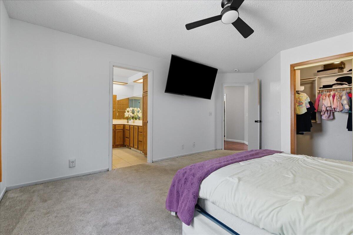 2202 Cottonwood Ct, Hanford, CA 93230