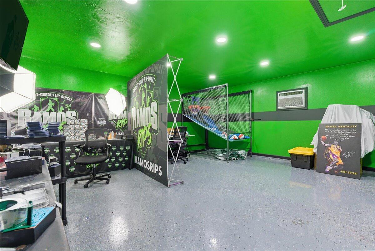 2202 Cottonwood Ct, Hanford, CA 93230