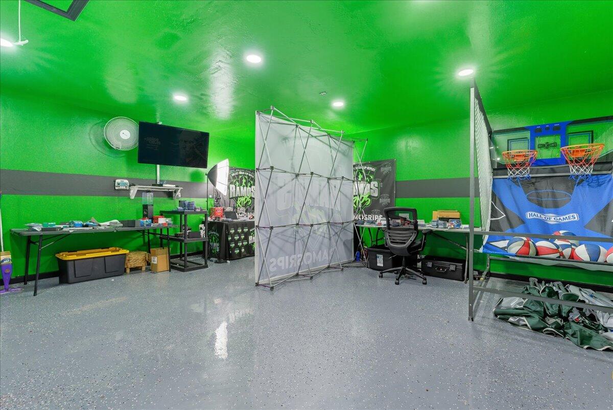 2202 Cottonwood Ct, Hanford, CA 93230