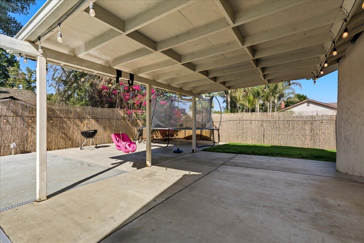 2202 Cottonwood Ct, Hanford, CA 93230