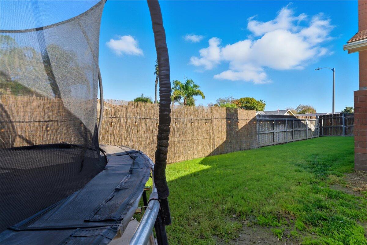 2202 Cottonwood Ct, Hanford, CA 93230