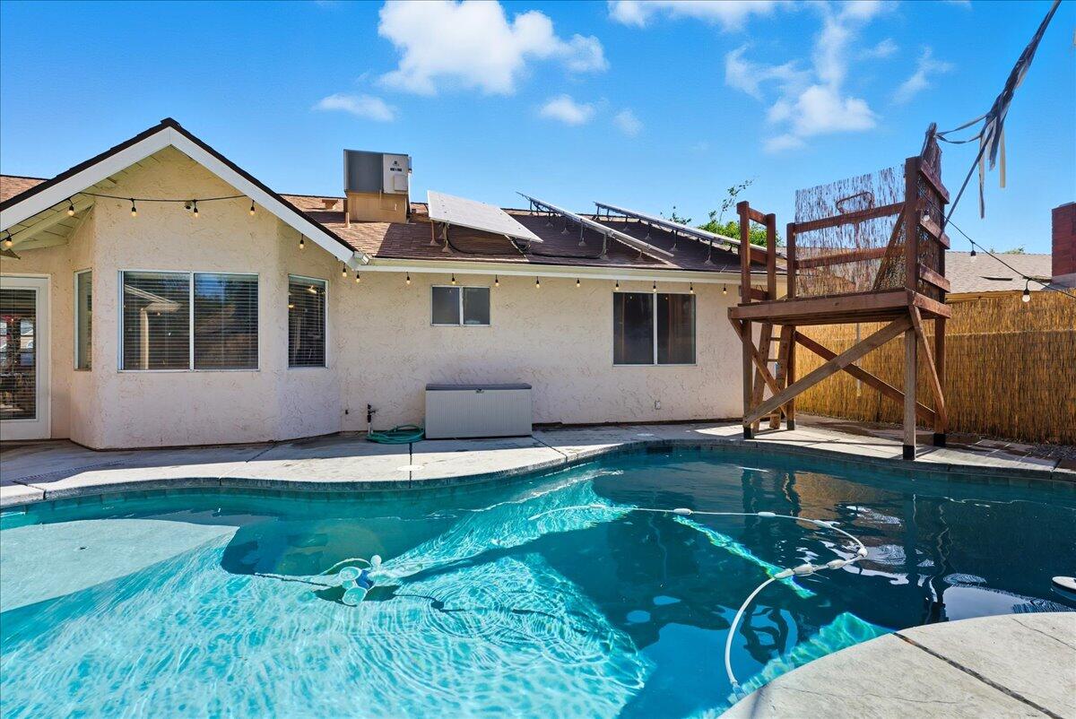 2202 Cottonwood Ct, Hanford, CA 93230