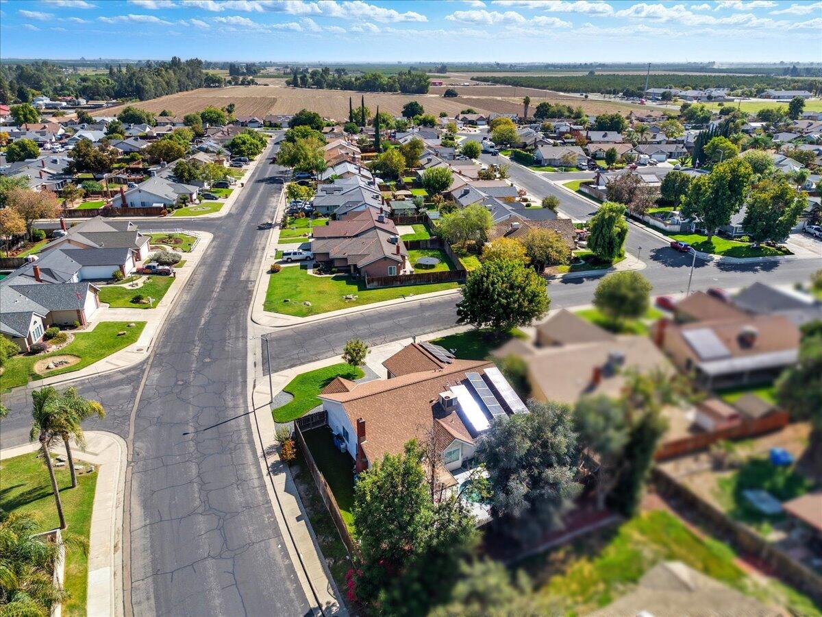 2202 Cottonwood Ct, Hanford, CA 93230