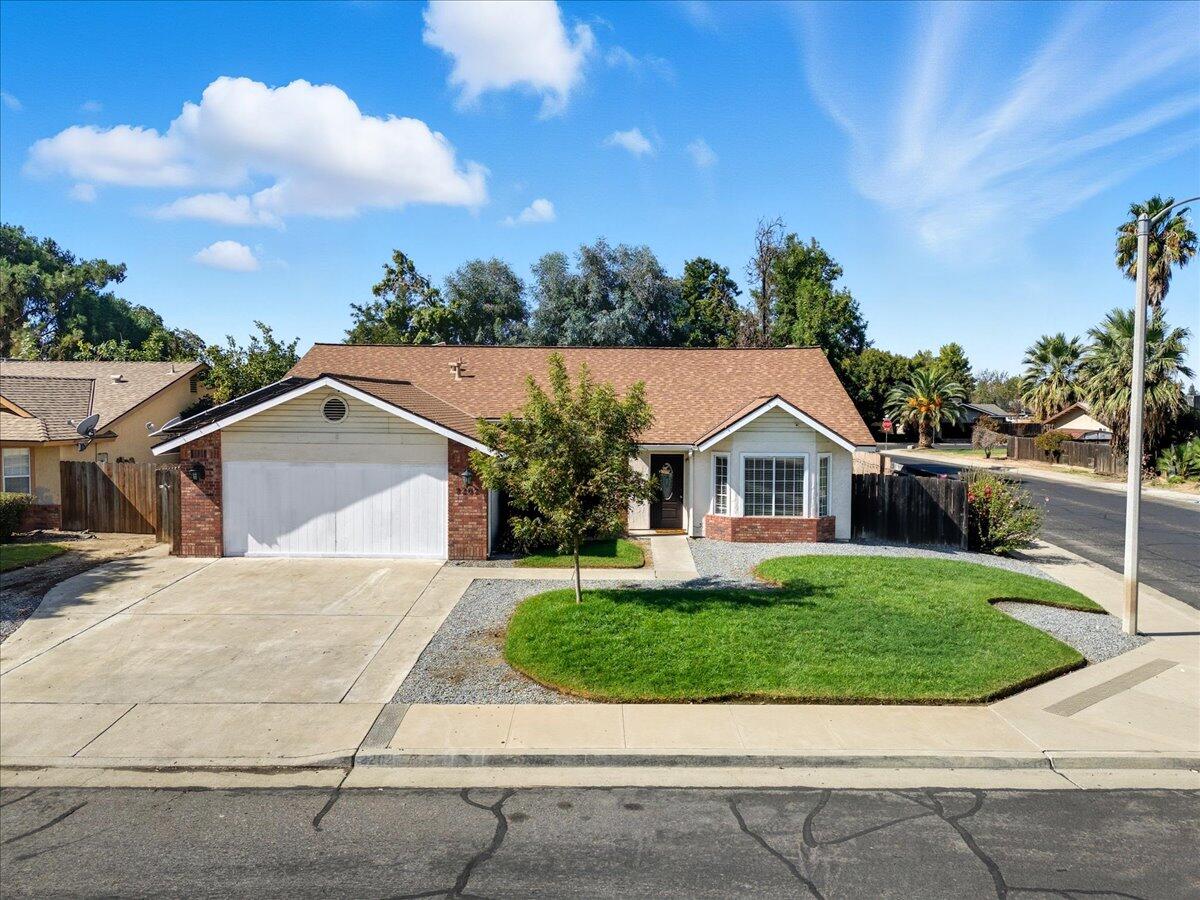 2202 Cottonwood Ct, Hanford, CA 93230