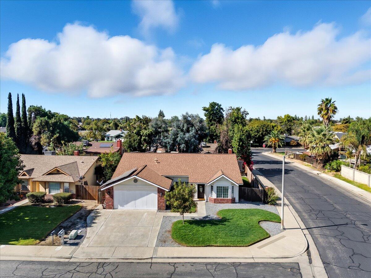 2202 Cottonwood Ct, Hanford, CA 93230