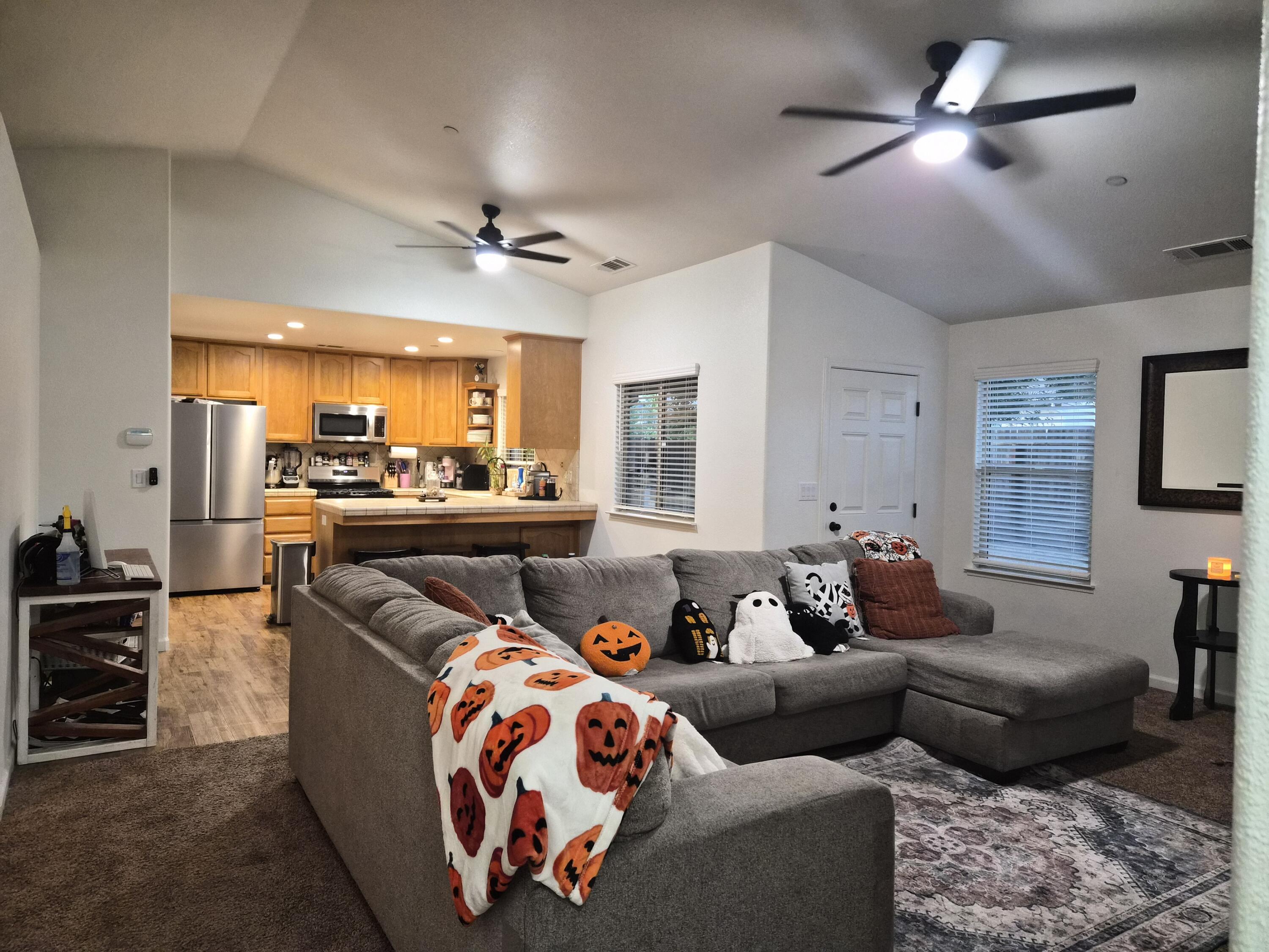 1146 E Buena Vista Ave, Visalia, CA 93292