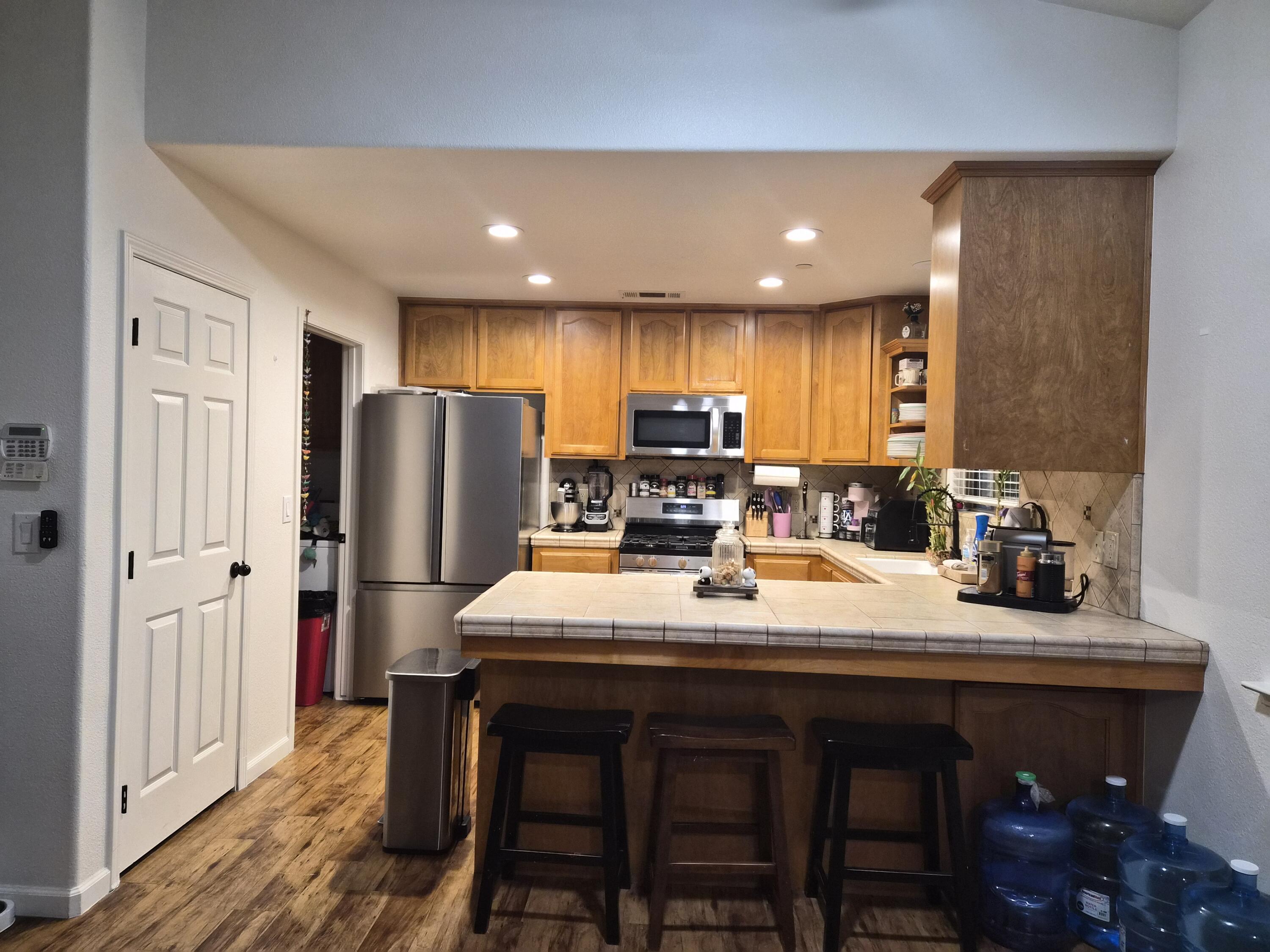 1146 E Buena Vista Ave, Visalia, CA 93292