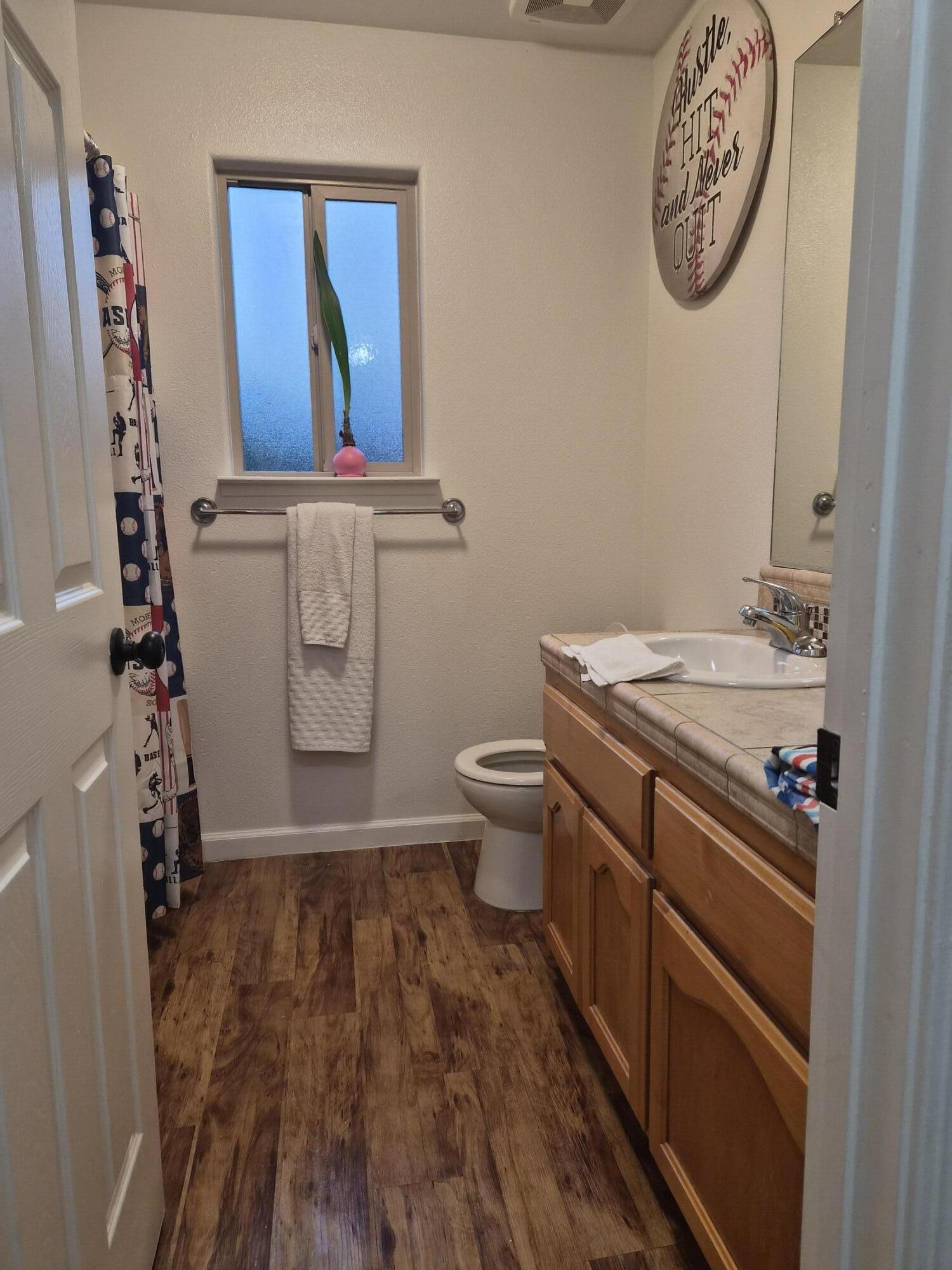 1146 E Buena Vista Ave, Visalia, CA 93292