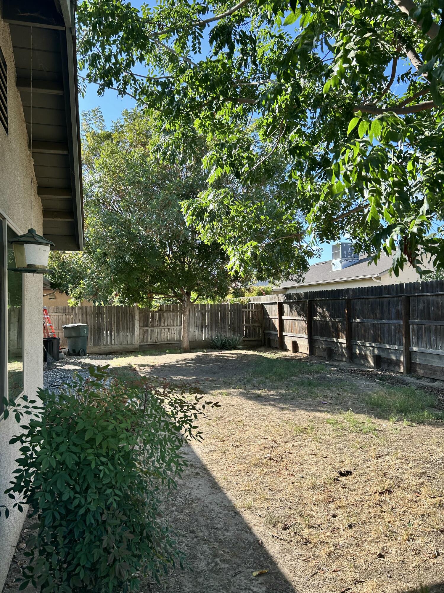 1146 E Buena Vista Ave, Visalia, CA 93292