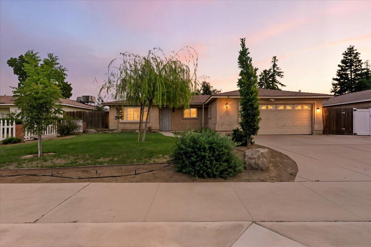 716 S Kazarian St, Tulare, CA 93274