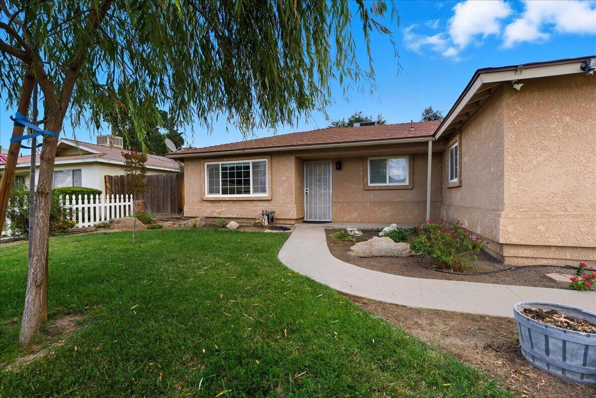 716 S Kazarian St, Tulare, CA 93274