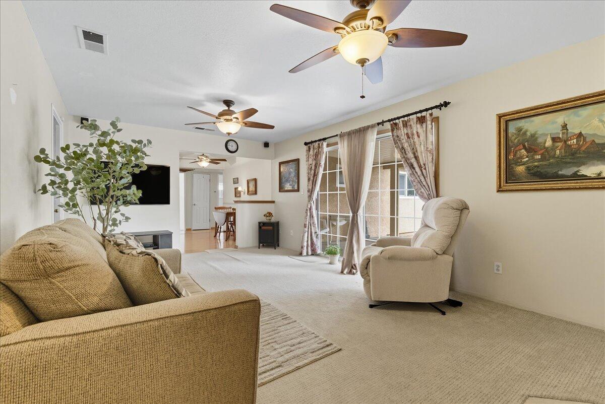 716 S Kazarian St, Tulare, CA 93274