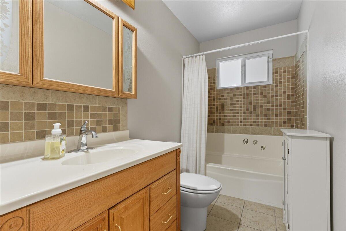 716 S Kazarian St, Tulare, CA 93274