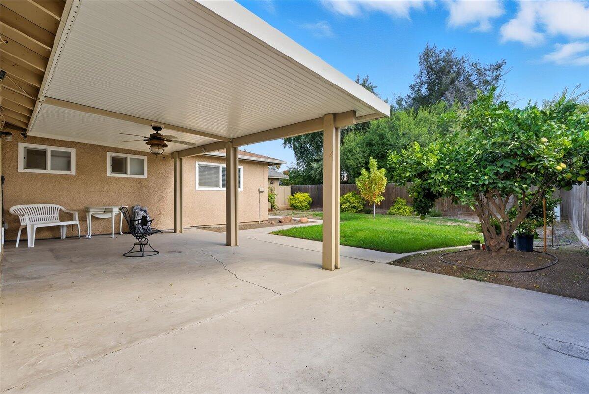 716 S Kazarian St, Tulare, CA 93274