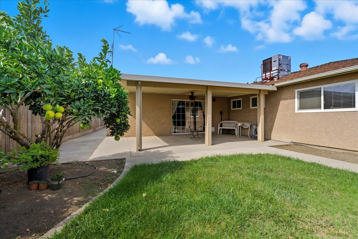 716 S Kazarian St, Tulare, CA 93274